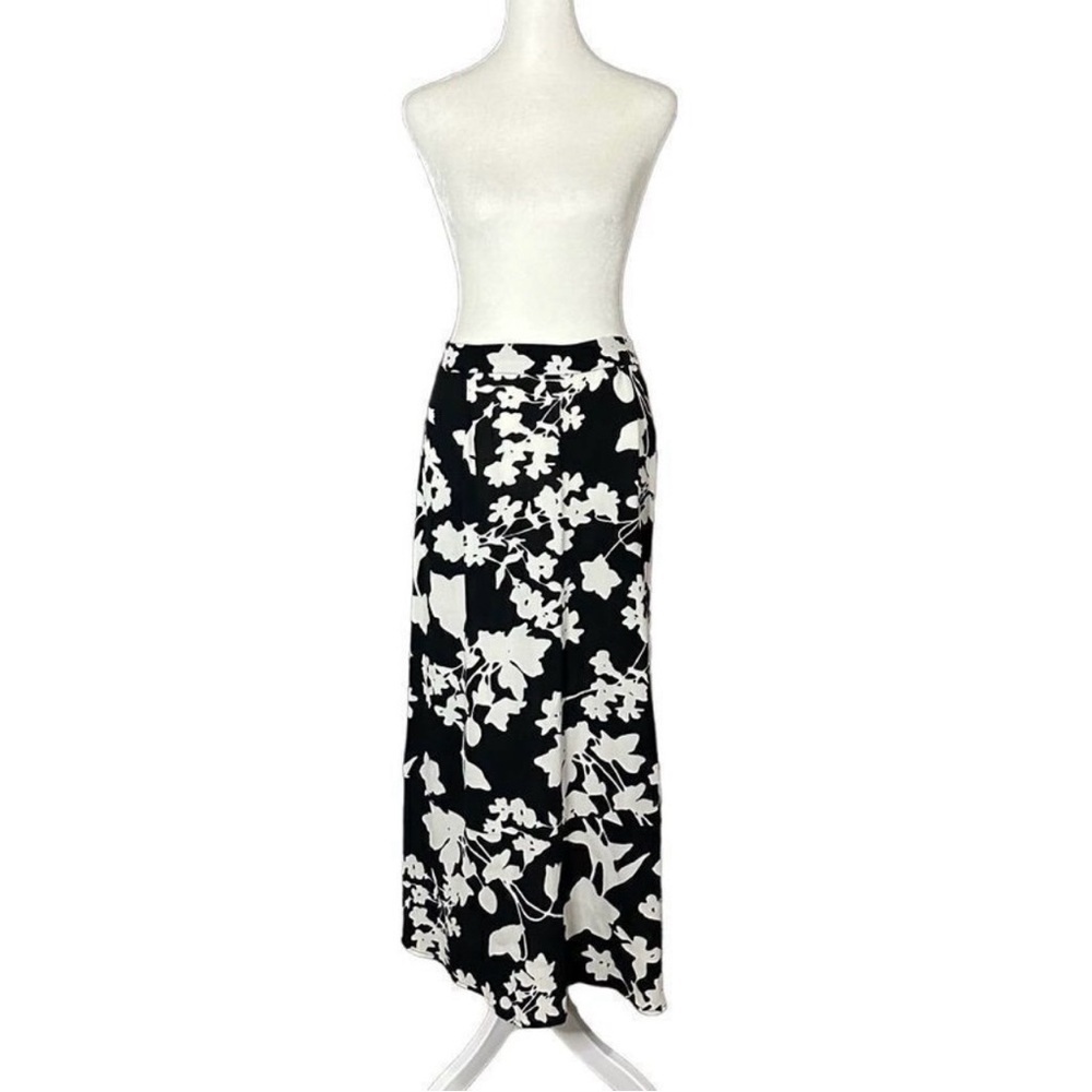 Candace Cameron Bure Floral Print Black & White Long Hem Slit Maxi Skirt Medium